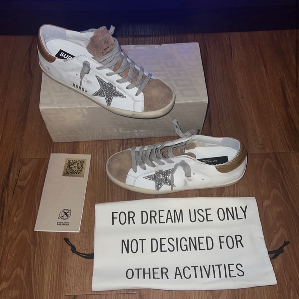 Golden Goose Superstar - Brand New NWT
In box with passport and dust bag - Picture 2 of 10